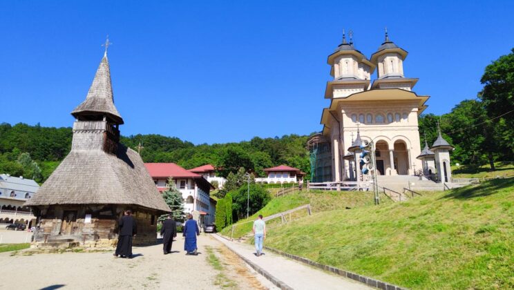 Mănăstirea Nicula. Hramul Adormirii Maicii Domnului 2026. Programul complet